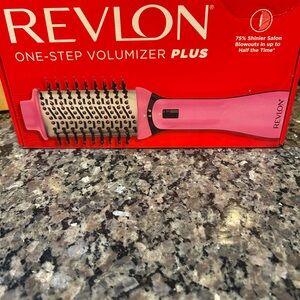 Revlon One-Step Volumizer Plus Hair Tool - Pink